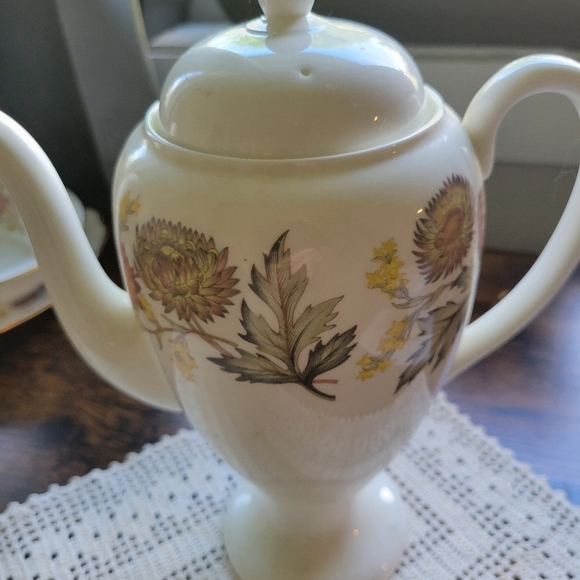 Wedgwood Bone China Litchfield Coffee Pot - Picture 2 of 8